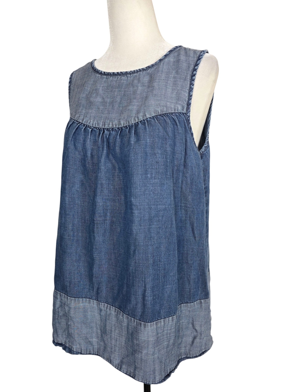DL1961 Two-Tone Chambray Sleeveless Top-in Blue pallet